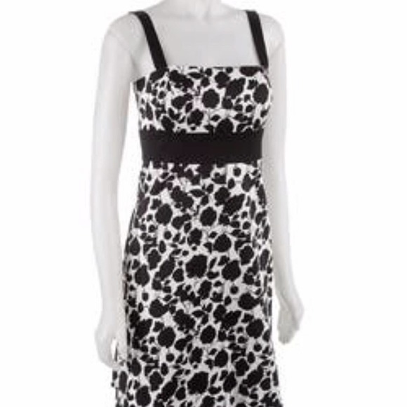 Max & Cleo Dresses & Skirts - Max & Cleo Dress White Black Floral Print Empire Fitted Sleeveless Womens 4